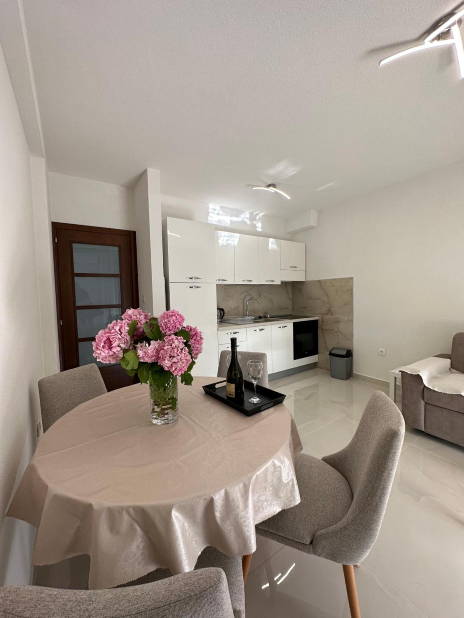 Sunny Apartment Kotor Luaran gambar